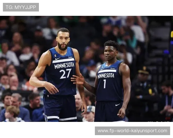 唐斯篮下勾手命中,森林狼气势正盛 唐斯篮下勾手命中,森林狼气势正盛