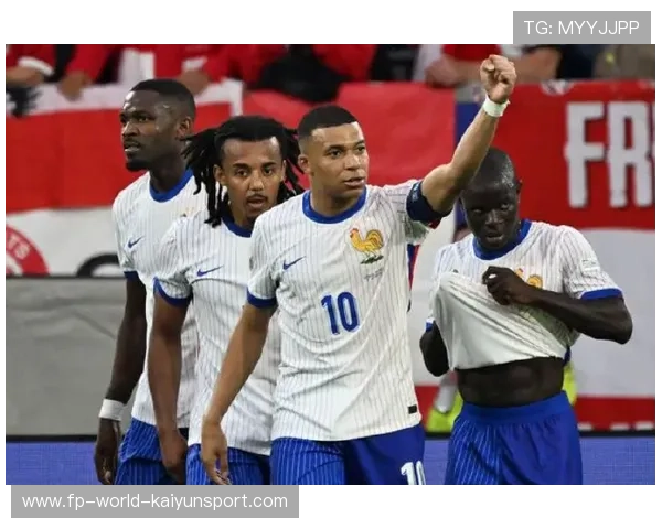 PSG姆巴佩突破三人包夹打入精彩单刀